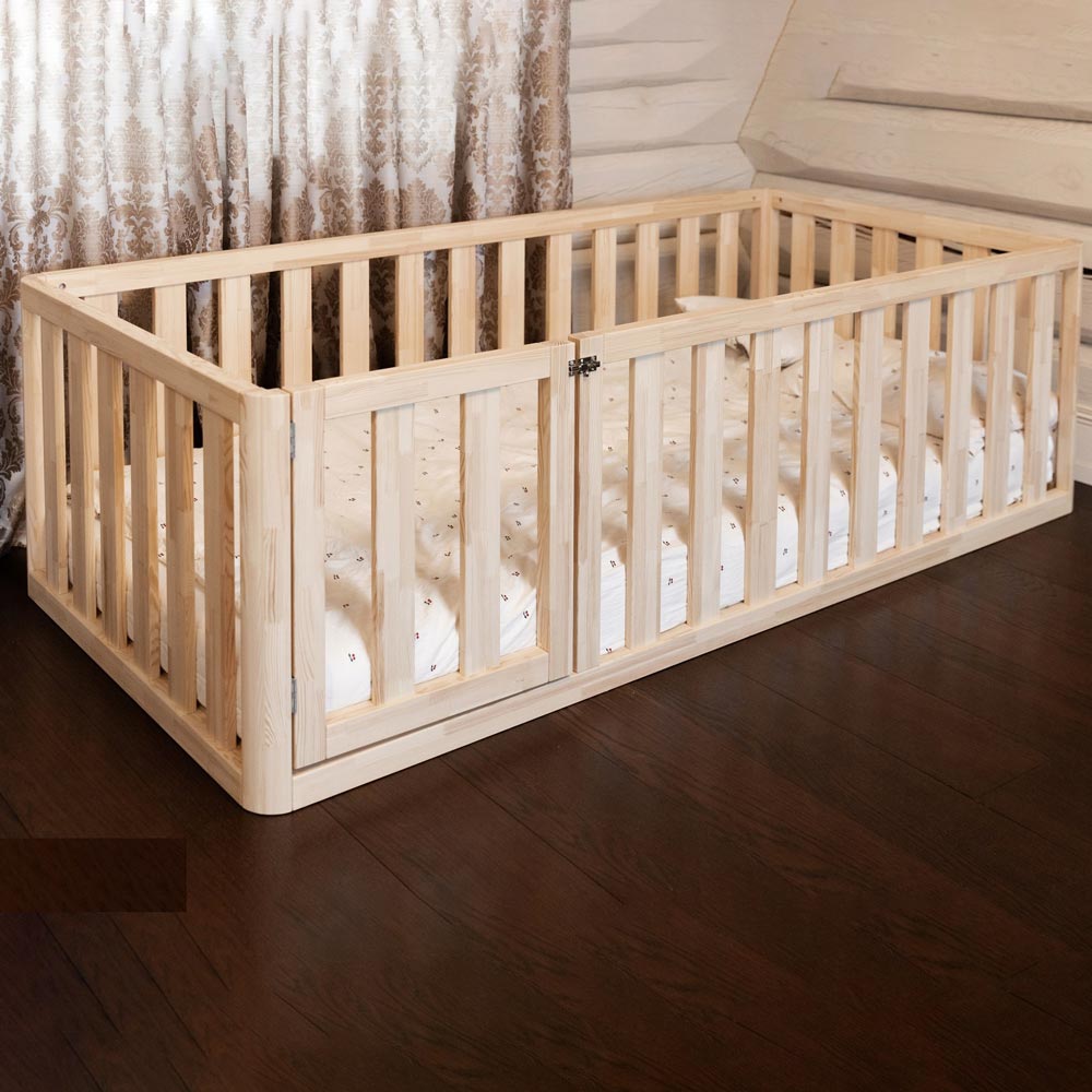 Bodenbett Bao mit erhöhtem rundum Schutzgitter & Tür