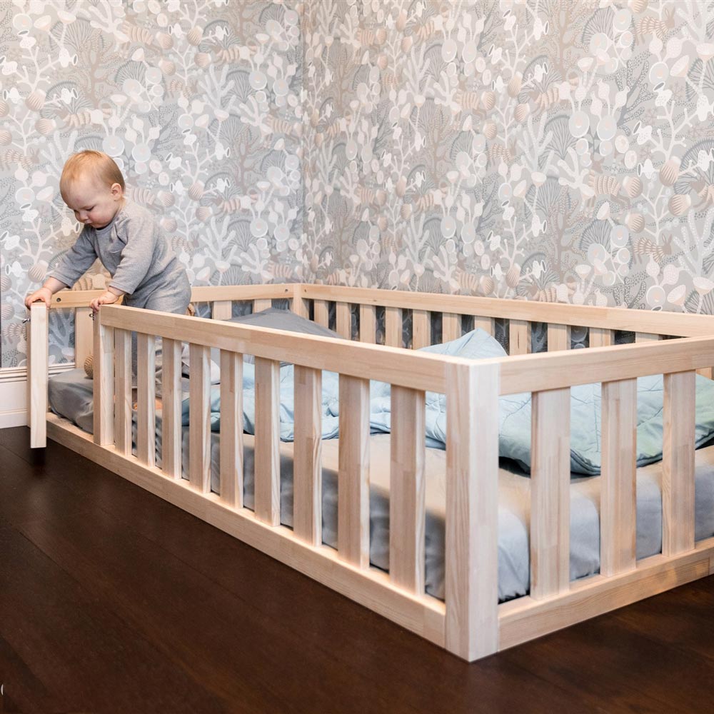 Bodenbett Ruut mit rundum Schutzgitter & Tür