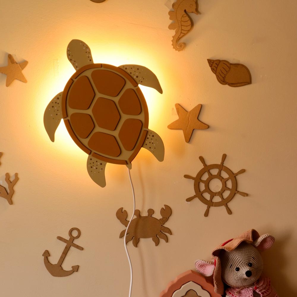 Wandlampe Meeresschildkröte aus Holz