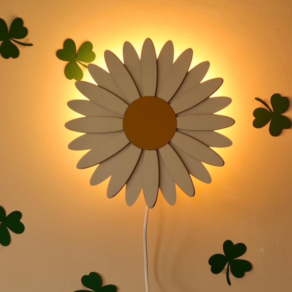 Wandlampe Gänseblümchen aus Holz