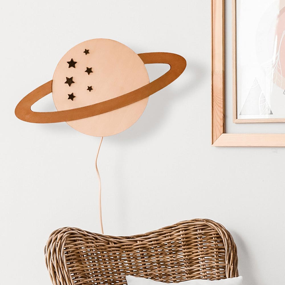Wandlampe Saturn aus Holz